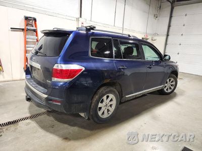 Trzecie zdjęcie samochodu z tyłu: 2013 TOYOTA HIGHLANDER PLUS VIN:5TDBK3EHXDS222549 - miniatura