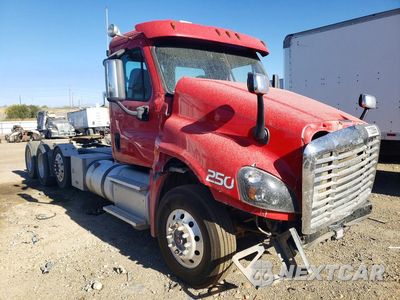 Czwarte zdjęcie samochodu z boku: 2017 FREIGHTLINER CASCADIA 125 SEMI TRUCK VIN:3AKNGEDR1HSHW5834 - miniatura