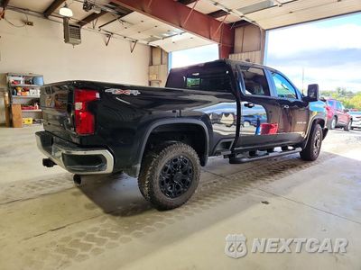 Trzecie zdjęcie samochodu z tyłu: 2024 CHEVROLET SILVERADO K2500 HEAVY DUTY LT VIN:2GC1YNEY4R1117011 - miniatura