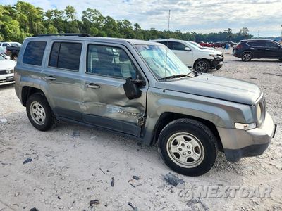 Czwarte zdjęcie samochodu z boku: 2014 JEEP PATRIOT SPORT VIN:1C4NJPBA3ED575159 - miniatura
