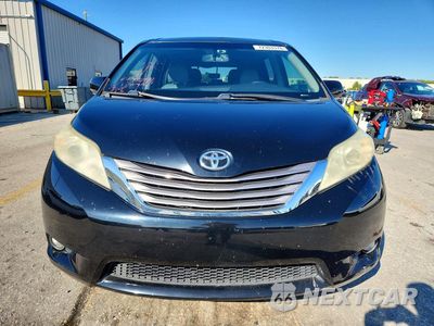 Piąte zdjęcie samochodu w środku: 2017 TOYOTA SIENNA XLE 8-PASSENGER VIN:5TDYZ3DC4HS780852 - miniatura