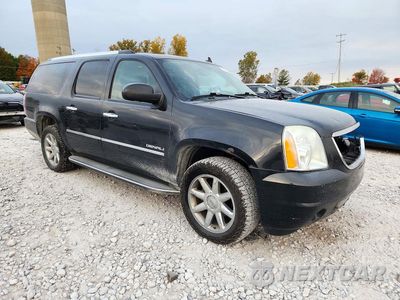 Czwarte zdjęcie samochodu z boku: 2011 GMC YUKON XL DENALI VIN:1GKS2MEF1BR275256 - miniatura