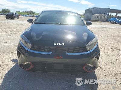 Piąte zdjęcie samochodu w środku: 2023 KIA FORTE GT LINE VIN:3KPF54AD8PE626126 - miniatura