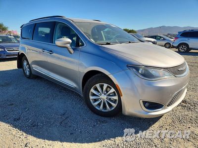 Czwarte zdjęcie samochodu z boku: 2017 CHRYSLER PACIFICA TOURING L VIN:2C4RC1BG3HR733739 - miniatura