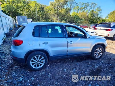 Trzecie zdjęcie samochodu z tyłu: 2014 VOLKSWAGEN TIGUAN S VIN:WVGBV3AX2EW561341 - miniatura