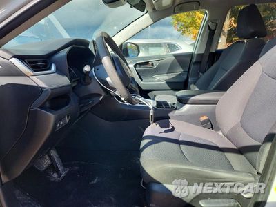 Zdjęcie 7 z 13 samochodu: 2019 TOYOTA RAV4 LE VIN:JTMF1RFV4KJ014317 - miniatura