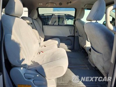 Zdjęcie 11 z 13 samochodu: 2011 TOYOTA SIENNA LE VIN:5TDKK3DC1BS032965 - miniatura