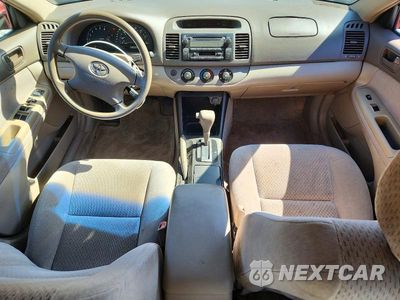 Zdjęcie 8 z 12 samochodu: 2004 TOYOTA CAMRY LE VIN:4T1BE32K34U282770 - miniatura