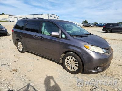 Czwarte zdjęcie samochodu z boku: 2011 TOYOTA SIENNA XLE 8-PASSENGER VIN:5TDYK3DC9BS104263 - miniatura