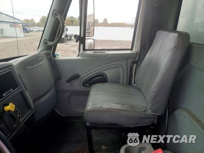 Zdjęcie 11 z 13 samochodu: 2007 INTERNATIONAL 4400 BOX TRUCK VIN:1HTMKAAN67H478224 - miniatura