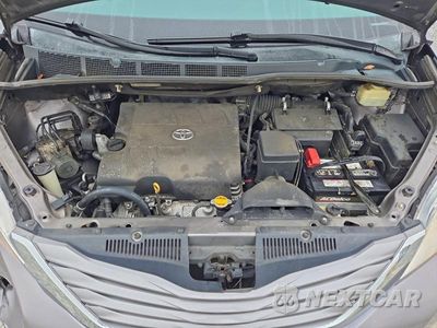Zdjęcie 12 z 13 samochodu: 2015 TOYOTA SIENNA XLE 8-PASSENGER VIN:5TDYK3DC0FS620257 - miniatura