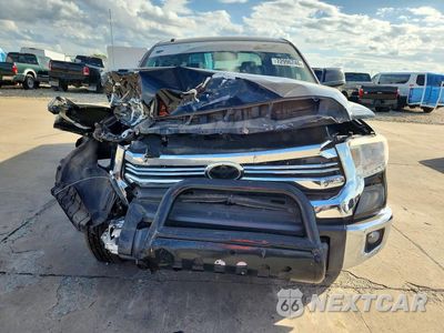 Piąte zdjęcie samochodu w środku: 2017 TOYOTA TUNDRA SR5 VIN:5TFDW5F13HX662610 - miniatura