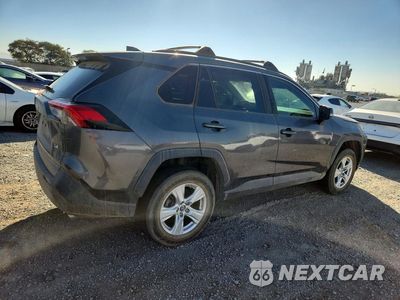 Trzecie zdjęcie samochodu z tyłu: 2019 TOYOTA RAV4 XLE VIN:2T3W1RFV1KC003326 - miniatura