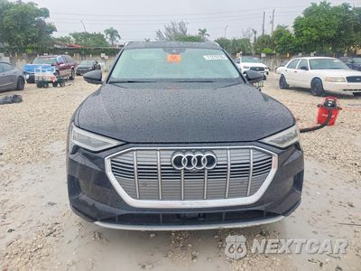 Piąte zdjęcie samochodu w środku: 2019 AUDI E-TRON PRESTIGE VIN:WA1VAAGE8KB013008 - miniatura
