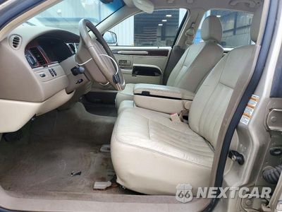 Zdjęcie 7 z 12 samochodu: 2004 LINCOLN TOWN CAR EXECUTIVE VIN:1LNHM81W54Y650714 - miniatura