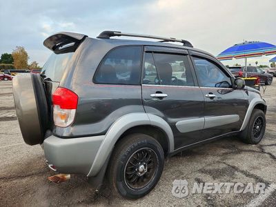 Trzecie zdjęcie samochodu z tyłu: 2003 TOYOTA RAV4 BASE VIN:JTEGH20V830104640 - miniatura