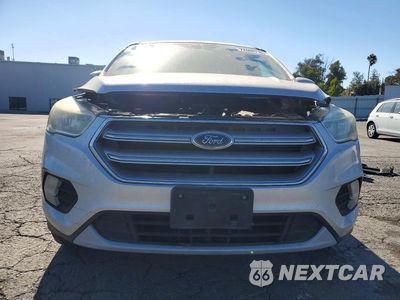 Piąte zdjęcie samochodu w środku: 2017 FORD ESCAPE SE VIN:1FMCU0GDXHUA84578 - miniatura