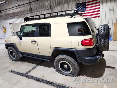 Drugie zdjęcie samochodu z przodu: 2010 TOYOTA FJ CRUISER BASE VIN:JTEBU4BF0AK077975 - miniatura