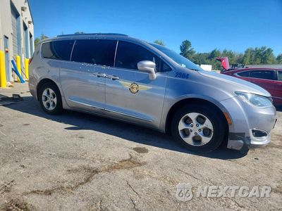 Czwarte zdjęcie samochodu z boku: 2017 CHRYSLER PACIFICA TOURING L PLUS VIN:2C4RC1EG3HR627948 - miniatura