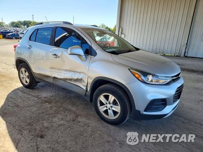 Czwarte zdjęcie samochodu z boku: 2019 CHEVROLET TRAX 1LT VIN:3GNCJPSB4KL306486 - miniatura