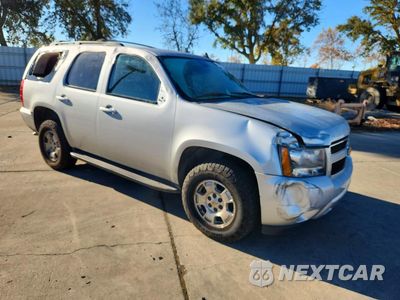 Czwarte zdjęcie samochodu z boku: 2012 CHEVROLET TAHOE K1500 LS VIN:1GNSKAE00CR233479 - miniatura
