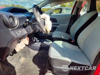 Zdjęcie 7 z 12 samochodu: 2013 TOYOTA PRIUS C ONE VIN:JTDKDTB37D1539639 - miniatura