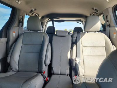 Zdjęcie 10 z 13 samochodu: 2016 TOYOTA SIENNA VIN:5TDYK3DC4GS700226 - miniatura