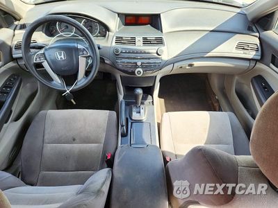 Zdjęcie 8 z 12 samochodu: 2008 HONDA ACCORD LXP VIN:1HGCP26428A104236 - miniatura