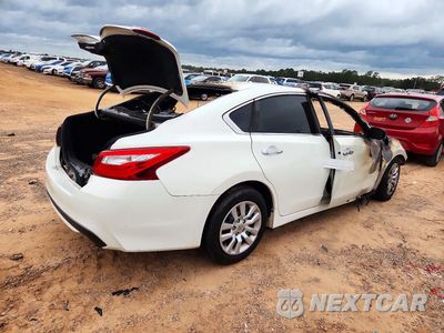 Trzecie zdjęcie samochodu z tyłu: 2016 NISSAN ALTIMA 2.5 S VIN:1N4AL3AP1GC240164 - miniatura
