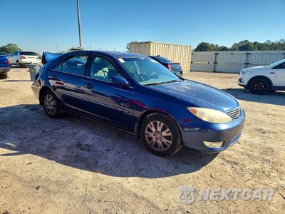 Czwarte zdjęcie samochodu z boku: 2005 TOYOTA CAMRY XLE VIN:4T1BE32K95U085569 - miniatura