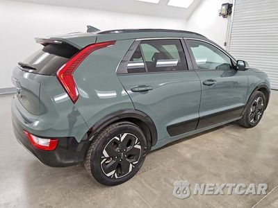 Trzecie zdjęcie samochodu z tyłu: 2024 KIA NIRO WIND VIN:KNDCR3L14R5113071 - miniatura