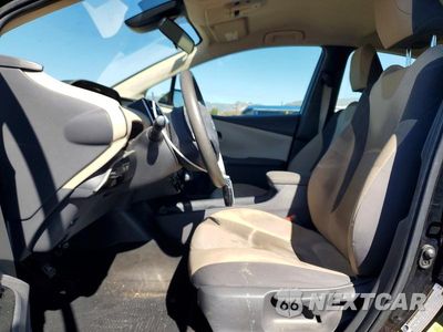 Zdjęcie 7 z 12 samochodu: 2018 TOYOTA PRIUS TWO VIN:JTDKBRFU0J3587141 - miniatura