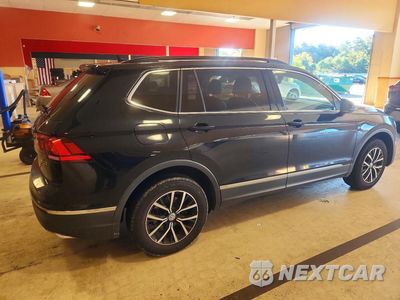 Trzecie zdjęcie samochodu z tyłu: 2021 VOLKSWAGEN TIGUAN SE VIN:3VV2B7AX5MM078642 - miniatura