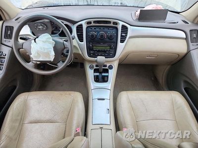 Zdjęcie 8 z 14 samochodu: 2004 TOYOTA HIGHLANDER BASE VIN:JTEGP21A540041660 - miniatura