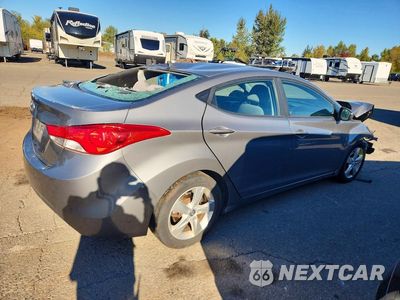 Trzecie zdjęcie samochodu z tyłu: 2013 HYUNDAI ELANTRA GLS VIN:5NPDH4AEXDH378511 - miniatura