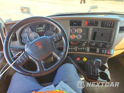 Zdjęcie 8 z 14 samochodu: 2016 KENWORTH T680 SEMI TRUCK VIN:1XKYDP9X0GJ468822 - miniatura