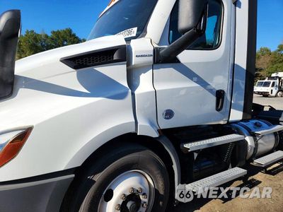 Zdjęcie 13 z 13 samochodu: 2022 FREIGHTLINER CASCADIA 116 SEMI TRUCK VIN:3AKBHSFM1NDNK7947 - miniatura