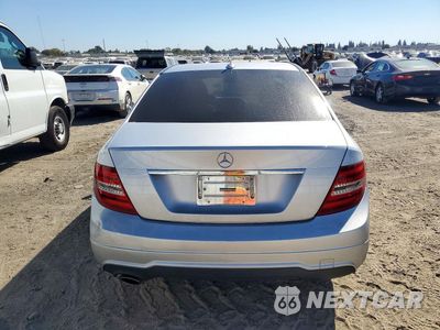 Zdjęcie 6 z 12 samochodu: 2013 MERCEDES-BENZ C 250 VIN:WDDGF4HB0DR242854 - miniatura