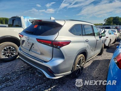 Trzecie zdjęcie samochodu z tyłu: 2022 TOYOTA HIGHLANDER XSE VIN:5TDLZRBH6NS220919 - miniatura
