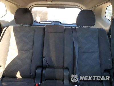 Zdjęcie 10 z 14 samochodu: 2016 NISSAN ROGUE S VIN:KNMAT2MVXGP735423 - miniatura