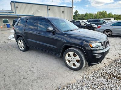Czwarte zdjęcie samochodu z boku: 2020 JEEP GRAND CHEROKEE LAREDO VIN:1C4RJEAG8LC392466 - miniatura