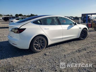 Trzecie zdjęcie samochodu z tyłu: 2018 TESLA MODEL 3 VIN:5YJ3E1EA4JF038811 - miniatura