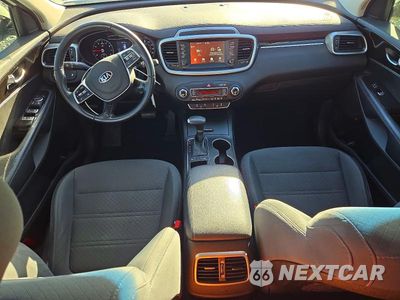Zdjęcie 8 z 14 samochodu: 2020 KIA SORENTO LX VIN:5XYPG4A39LG649921 - miniatura