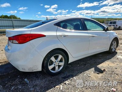 Trzecie zdjęcie samochodu z tyłu: 2013 HYUNDAI ELANTRA GLS VIN:5NPDH4AE0DH453717 - miniatura