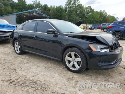 Czwarte zdjęcie samochodu z boku: 2013 VOLKSWAGEN PASSAT SE VIN:1VWBH7A31DC003400 - miniatura