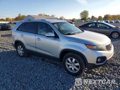 Czwarte zdjęcie samochodu z boku: 2011 KIA SORENTO LX VIN:5XYKT4A10BG133613 - miniatura