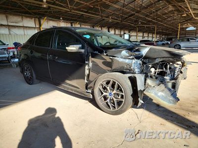 Czwarte zdjęcie samochodu z boku: 2015 FORD FOCUS SE VIN:1FADP3F2XFL334590 - miniatura