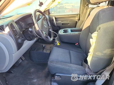 Zdjęcie 7 z 12 samochodu: 2010 CHEVROLET SILVERADO K1500 LS VIN:1GCSKREA0AZ135310 - miniatura
