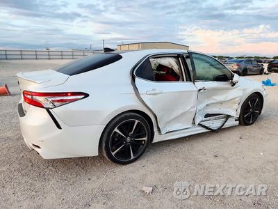 Trzecie zdjęcie samochodu z tyłu: 2020 TOYOTA CAMRY XSE VIN:4T1K61AK0LU986569 - miniatura