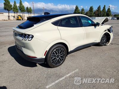 Trzecie zdjęcie samochodu z tyłu: 2025 FORD MUSTANG MACH-E PREMIUM VIN:3FMTK3R70SMA07227 - miniatura